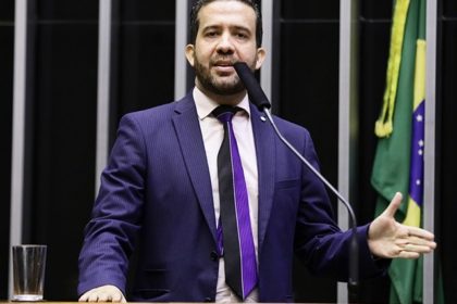 Deputado André Janones defende suspensão de pedágio em rodovias durante pandemia