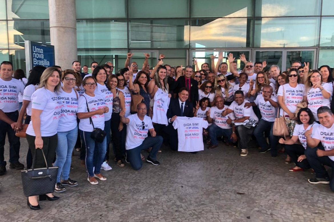 Auditor fiscal, deputado João Cardoso comemora a criação do DF Legal