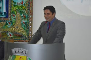 Câmara de Guarapari presta homenagem ao deputado Carlos Von 1