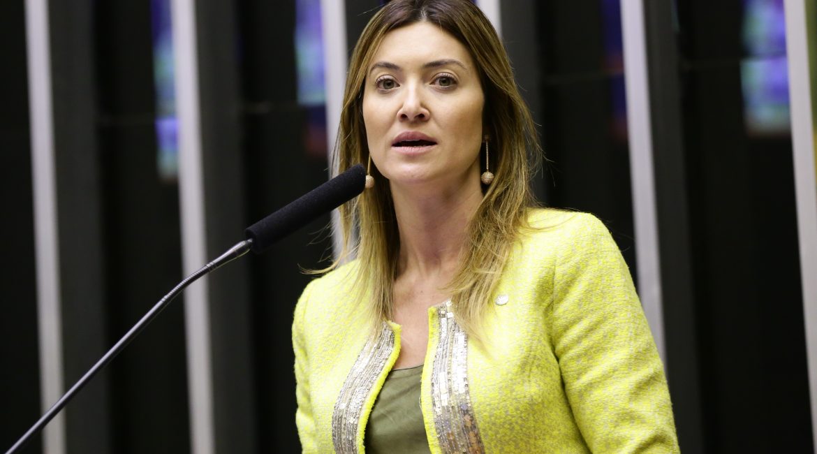 Deputada Greyce Elias se destaca no Congresso Nacional