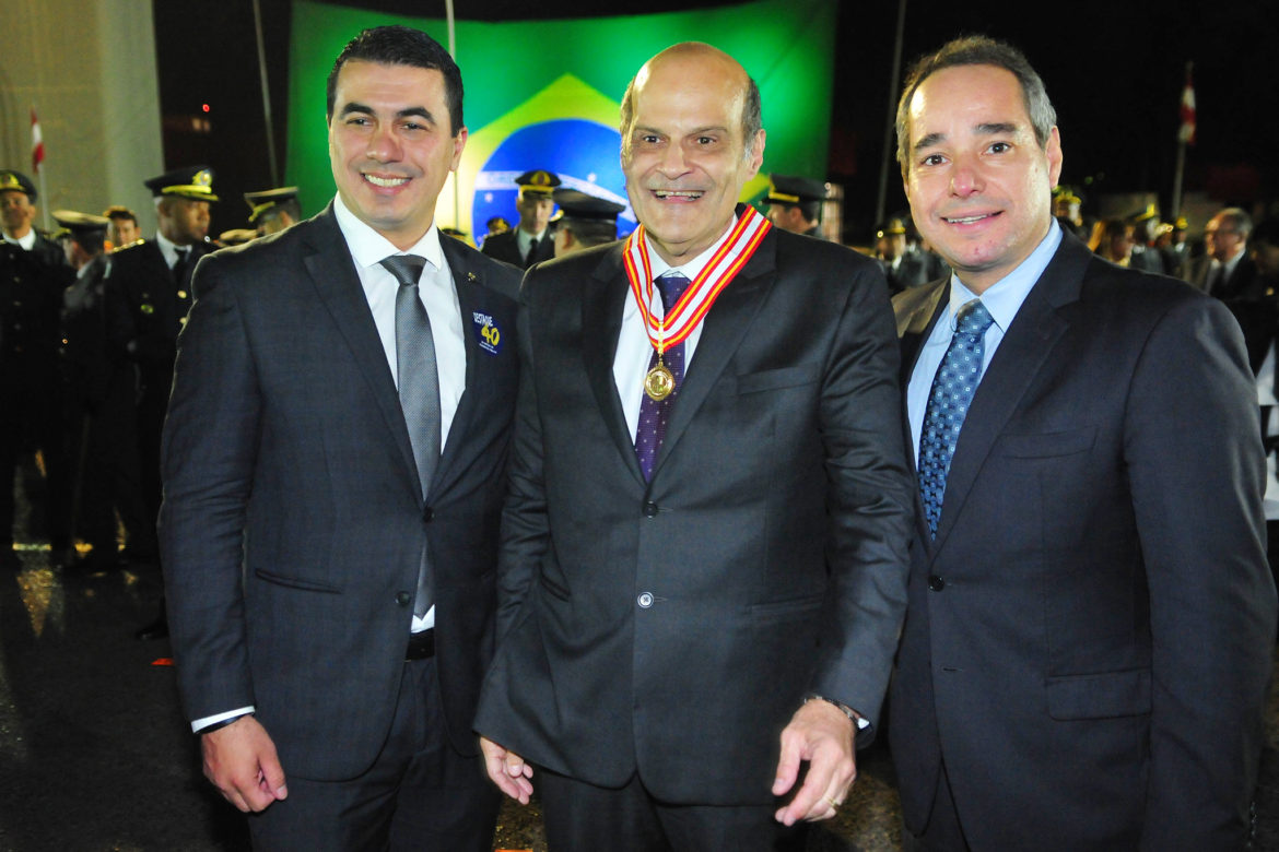 DEPUTADO FEDERAL LUIS TIBÉ É HOMENAGEADO PELO GOVERNO DO DISTRITO FEDERAL