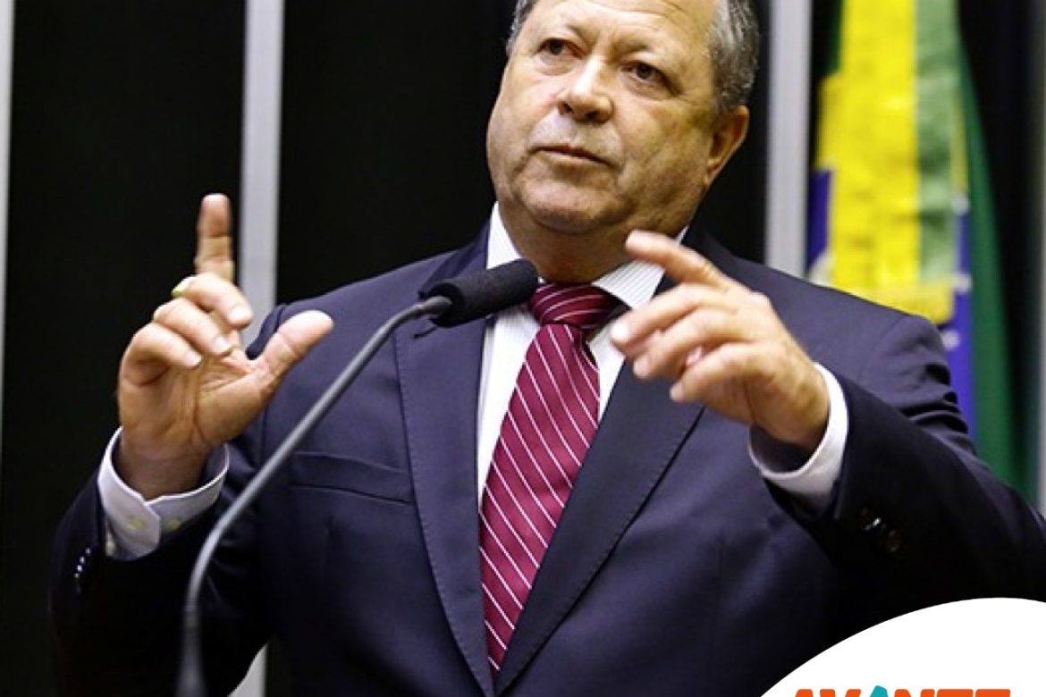 PROPOSTA OBRIGA QUE SHOPPINGS MANTENHAM SERVIÇO DE EMERGÊNCIA MÉDICA