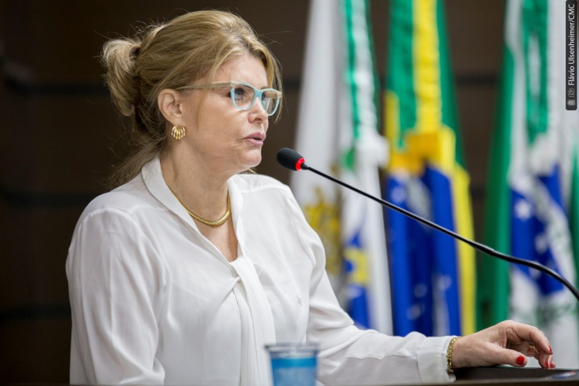 VEREADORA DE CASCAVEL TEM PROJETO QUE PREMIA PROFESSORES APROVADO