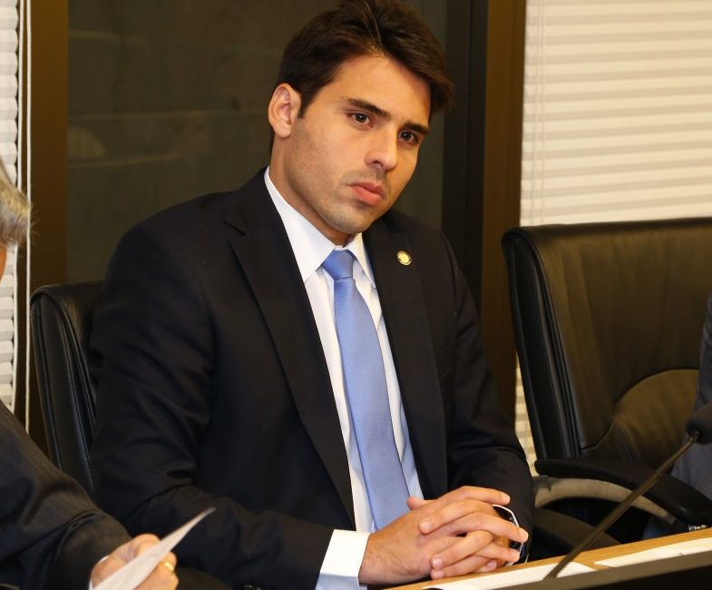 Aprovado PL do deputado João Paulo Costa, que antecipa lista de materiais escolares