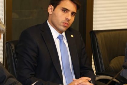 Aprovado PL do deputado João Paulo Costa, que antecipa lista de materiais escolares
