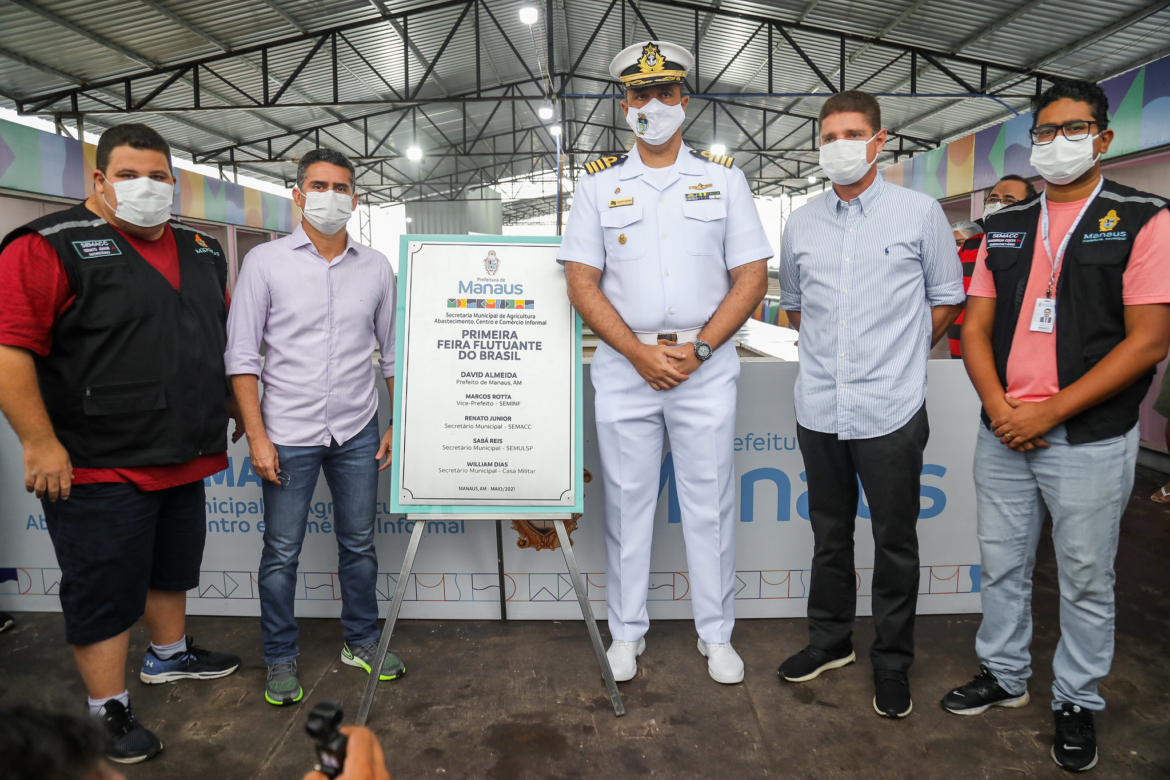 Primeira feira flutuante do Brasil é inaugurada pelo prefeito de Manaus, David Almeida