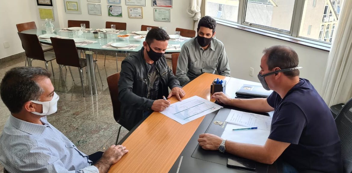 Presidente nacional do Avante filia prefeito de Igaratinga (MG)