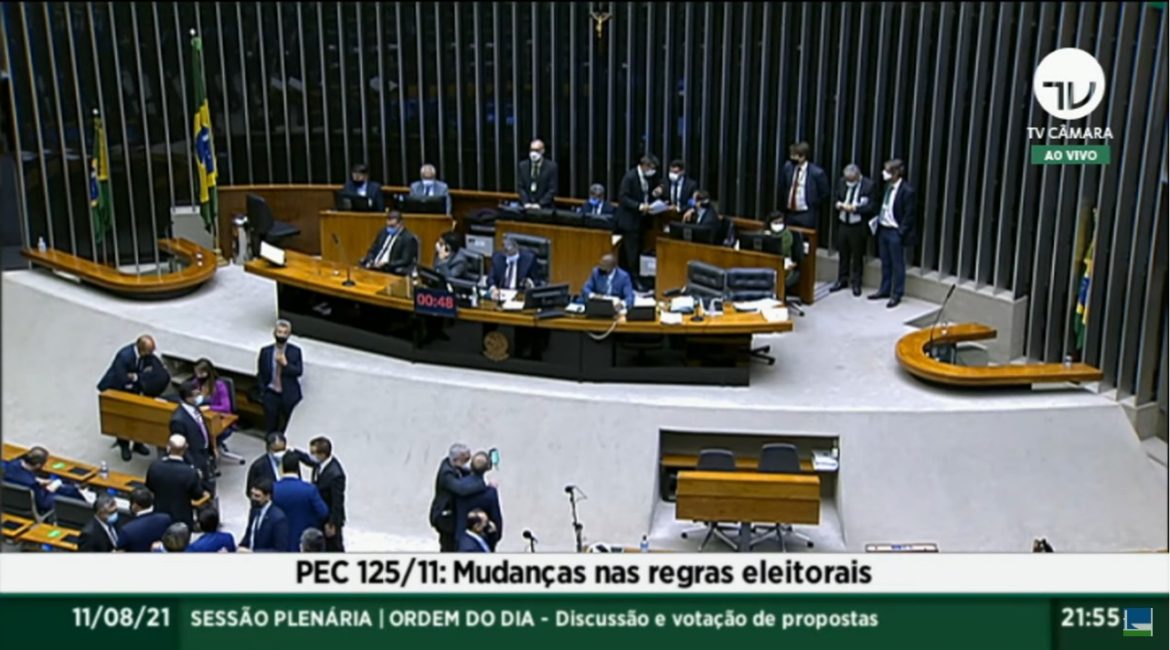 Câmara dos Deputados rejeita proposta do distritão para as próximas eleições