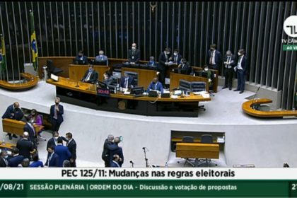 Câmara aprova texto-base da reforma eleitoral e rejeita ‘DISTRITÃO’