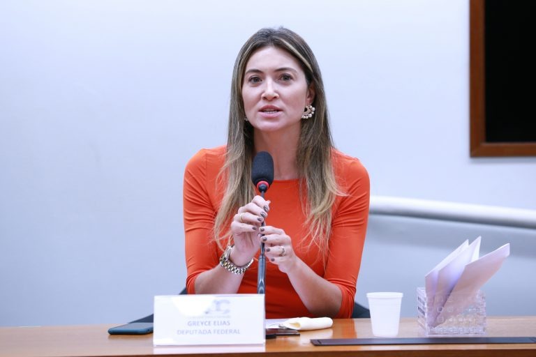 Projeto da deputada Greyce Elias permite inversão do ônus da prova em processo administrativo de defesa do consumidor