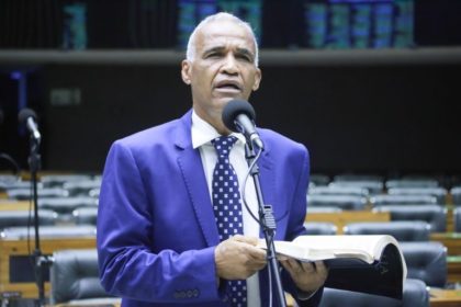 Projeto do deputado federal Pastor Sargento Isidório propõe acesso de enfermeiros a vagas em cursos de medicina