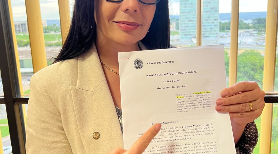 Deputada Ione Barbosa apresenta projeto de lei em defesa das mulheres