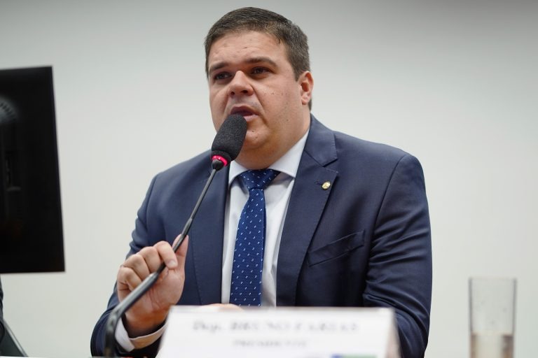 Deputado Bruno Farias é eleito presidente da Comissão de Administração e Serviço Público