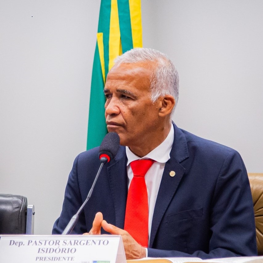 Deputado Pastor Isidório propõe ampliação de acolhimento a jovens vulneráveis até os 21 anos