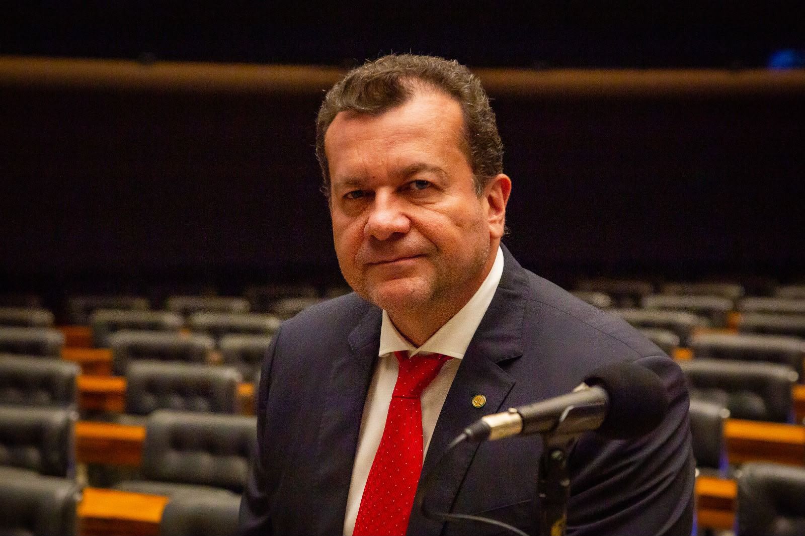 Waldemar Oliveira apresenta marco legal que endurece regras para bets e protege famílias brasileiras